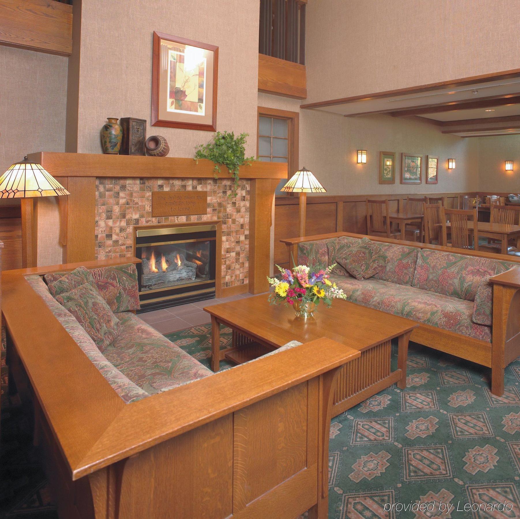 The Craftsman Inn & Suites Fayetteville Interior photo